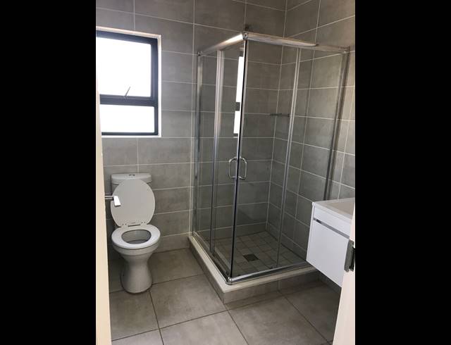 1 bed property to rent in WILLOW PARK MANOR